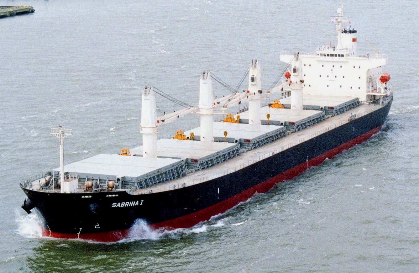 Commercial & Operational Focus — International Bulk Chartering & Maritime Logistics